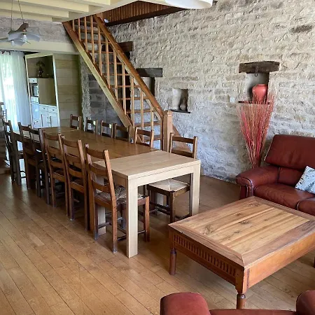 Espace Famille Montmillon Holiday home *